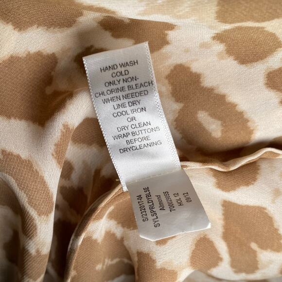 Banana Republic - Cheetah Print Blouse - Size 2 - Picture 11 of 13